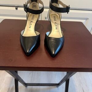 Anne Klein Fabulist Leather Kitten Heel Pump Size 7M